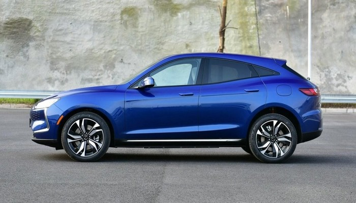 Seres ilk seriya modelini təqdim edib