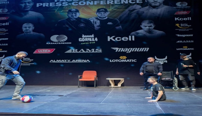 Həbib ayaqsız doğulan oğlana telefon hədiyyə etdi