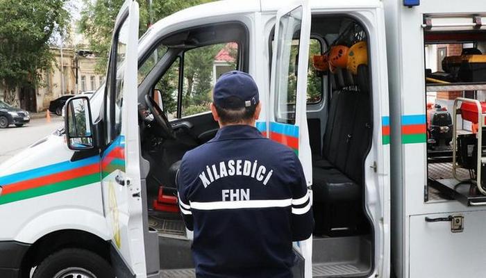 FHN əməkdaşları köməksiz vəziyyətdə qalan şəxsi xilas etdi