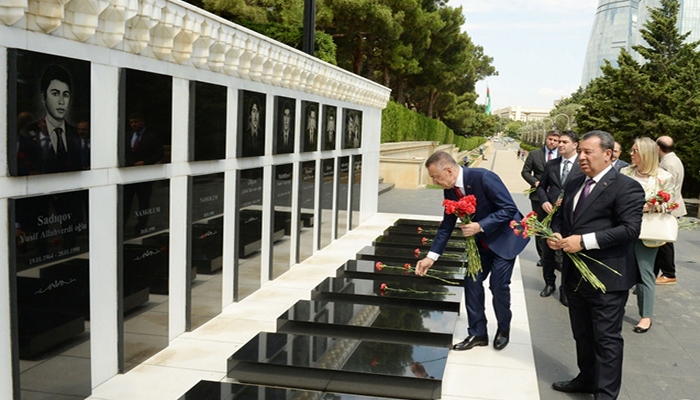 Fuat Oktay Şəhidlər xiyabanında