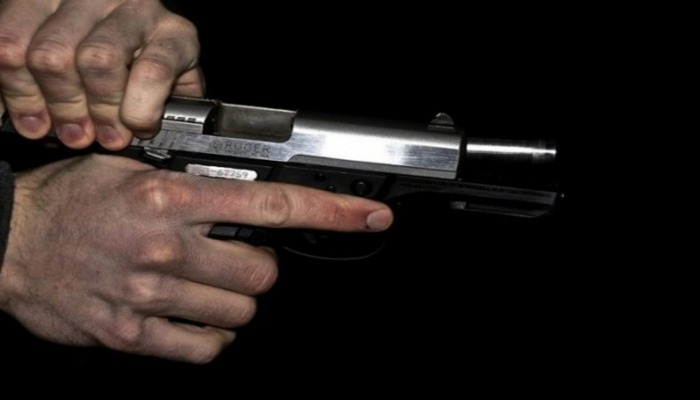 Gəncədə axtarışda olan şəxs saxlanılarkən polislərə silahlı müqavimət göstərdi