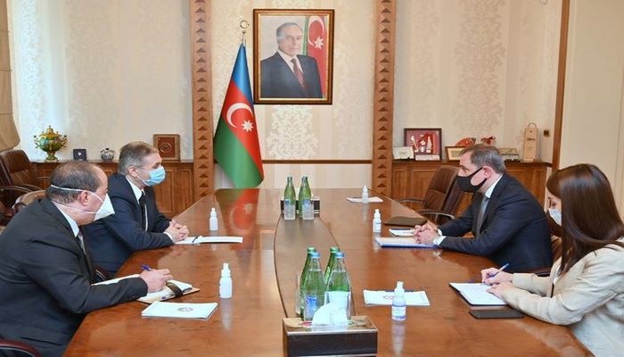 Глава МИД Азербайджана встретился с послом Палестины