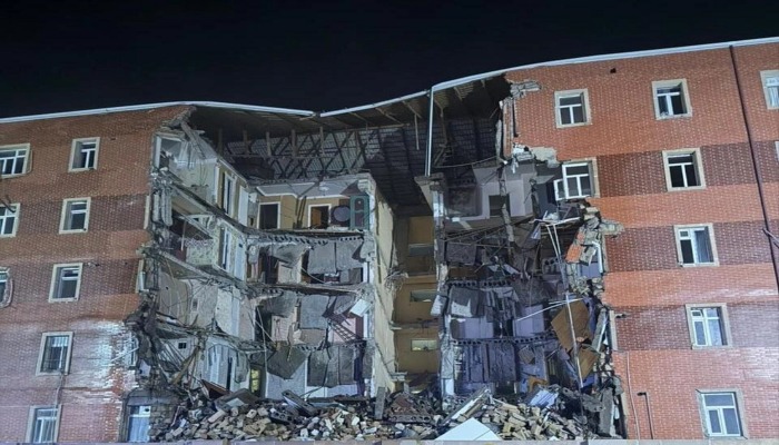 Goranboyda beşmərtəbəli yaşayış binasının bir bloku çökdü: "Tamamilə qəzalı vəziyyətdədir"