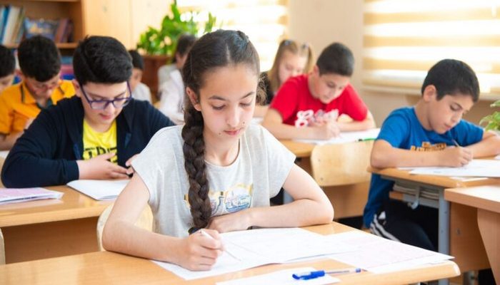 I, V, IX siniflər üçün həftədə üç, X və XI siniflər üçün dərslər tam onlayn qaydada keçirilsin - TƏKLİF