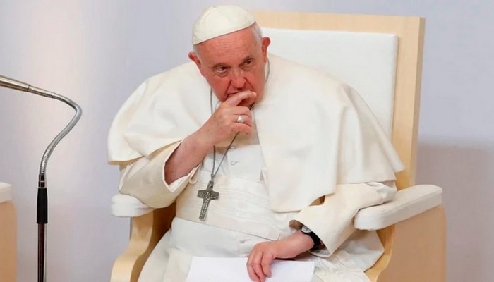 İki tərəfli pnevmoniya keçirən Papa Fransisk kəskin tənəffüs çatışmazlığından əziyyət çəkir