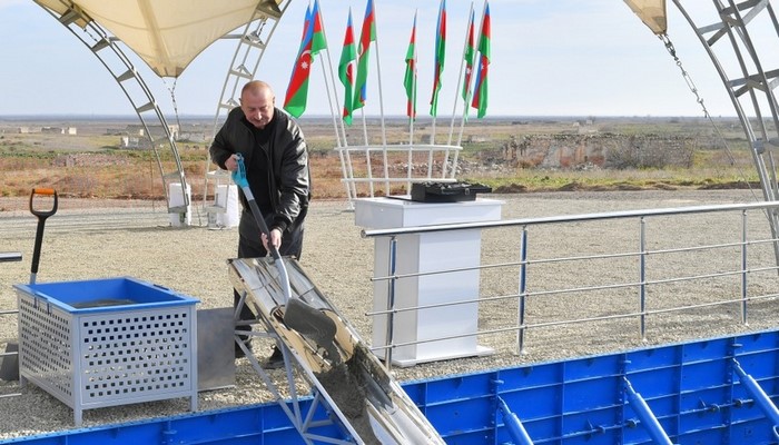 İlham Əliyev Ağdam rayonunun Salahlı Kəngərli kəndinin təməlini qoyub