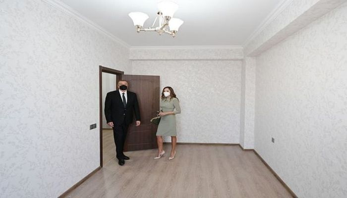 İlham Əliyev və Mehriban Əliyeva Buzovnada yataqxana binasının açılışında