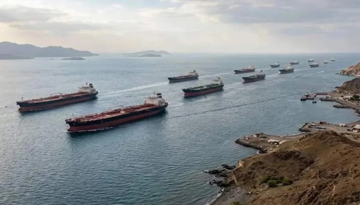 İran gəmilər üçün Hörmüzdən keçidi müvəqqəti pulsuz etdi