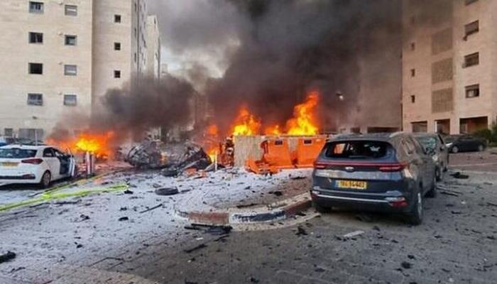 İsrail Qəzzadan raketlərlə vuruldu: ölənlər var