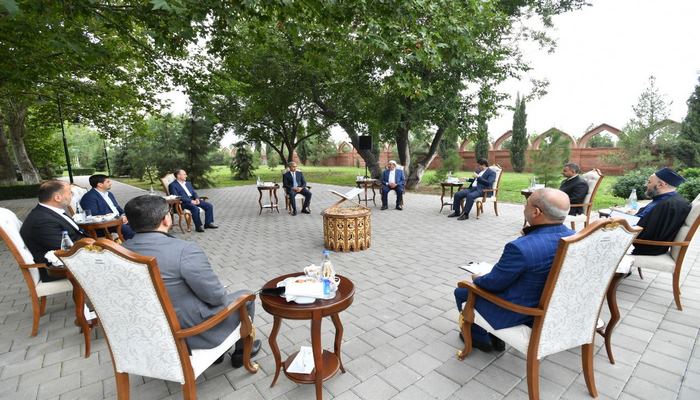 Помощник Президента Азербайджана встретился с религиозными деятелями в Гяндже