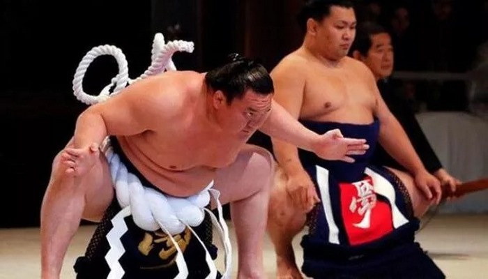 Japonya’daki sumo güreşçilerini koronavirüs vurdu