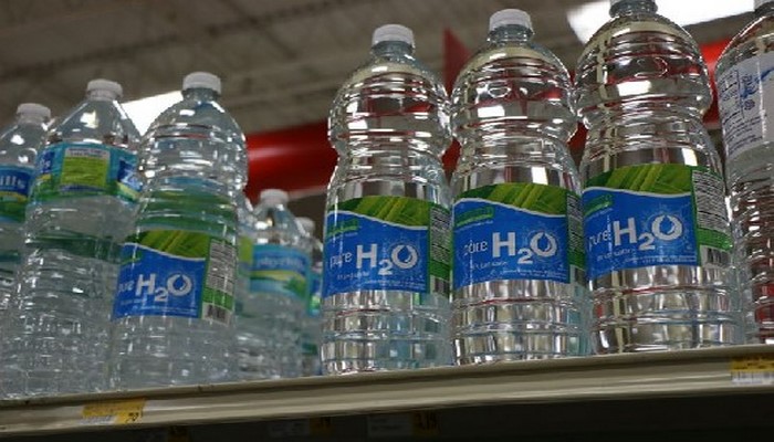 Какие опасности таит в себе питьевая вода в бутылках