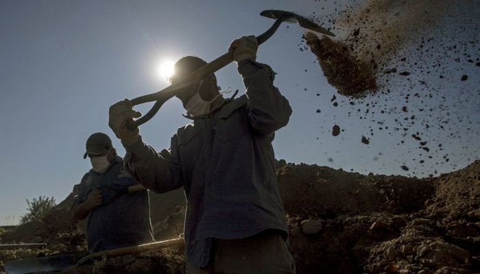 Kişi dəfnindən iki gün sonra evinə qayıdıb