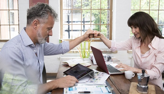 Kişi IT mütəxəssisləri, qadın dizaynerlər " : uzaqdan işləyənlər arasında kim daha müvəffəqiyyətli olur?
