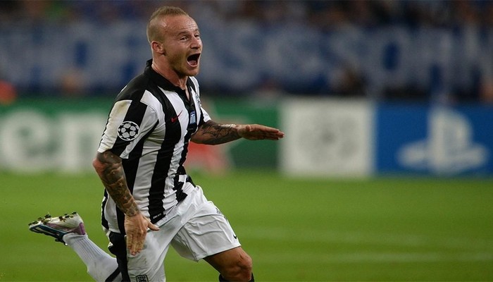 Koronavirusa yoluxan futbolçunun müqaviləsinə xitam verildi