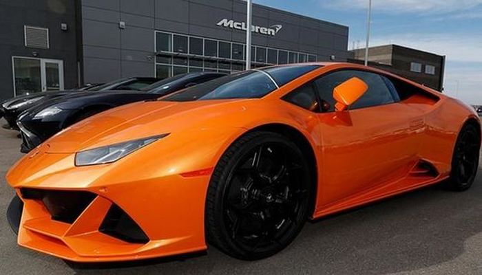 Koronavirusla mübarizə üçün verilən yardımla özünə “Lamborghini” aldı