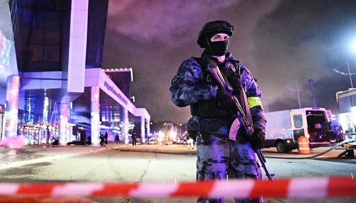 “Krokus siti holl”un ərazisi hələ də mühasirədədir