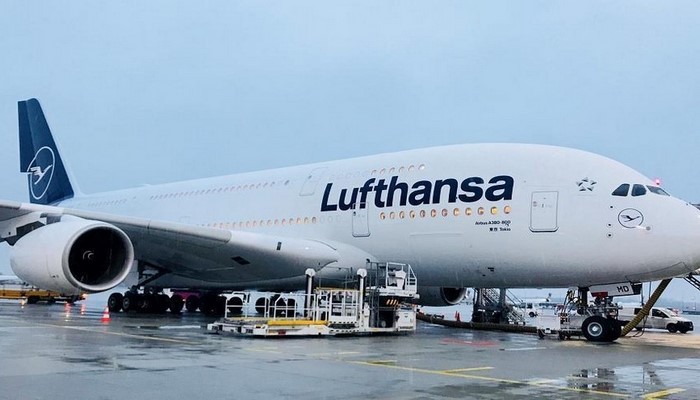 “Lufthansa” Tehrana uçuşların dayandırılması müddətini uzadıb