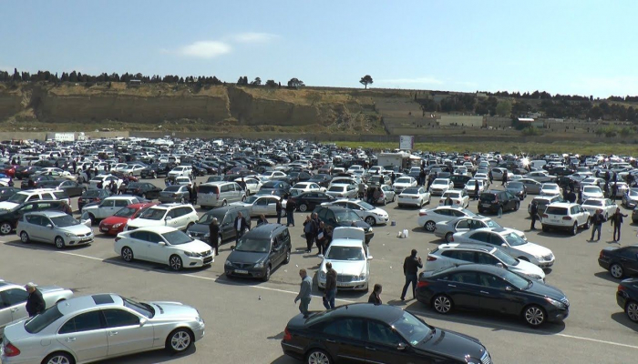 В Азербайджане меняется госпошлина на отчуждение легковых автомобилей