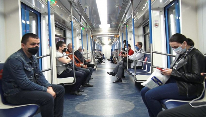 В бакинском метро строго контролируется соблюдение социальной дистанции