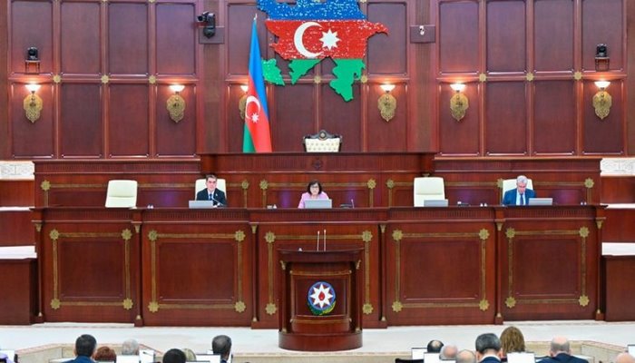 Milli Məclisin iclası başlayıb, gündəlikdə 17 məsələ var