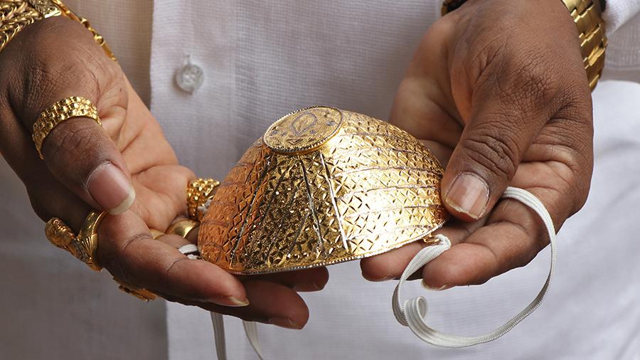 Koronavirusdan qorunmaq üçün 1,5 milyon dollara maska SİFARİŞ ETDİ