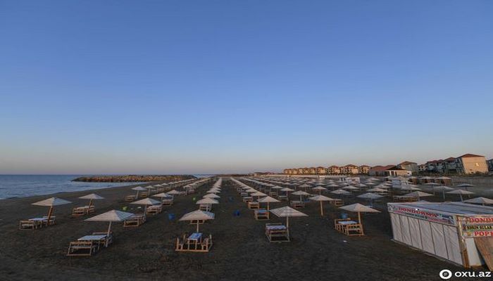 Море на жестком карантине: безлюдные пляжи Баку