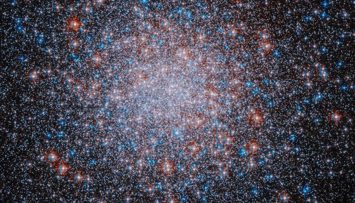 NASA 500 mindən çox qədim ulduzdan ibarət möhtəşəm ulduz topasını görüntüləyib