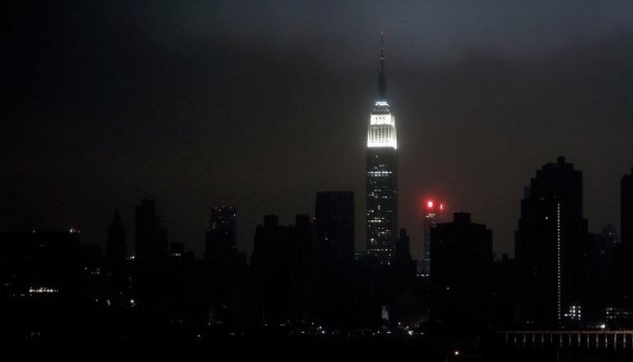 Nyu-Yorkda 120 min insan işıqsız qaldı