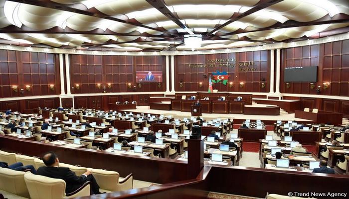 Парламент Азербайджана одобрил изменения в бюджет Фонда страхования по безработице
