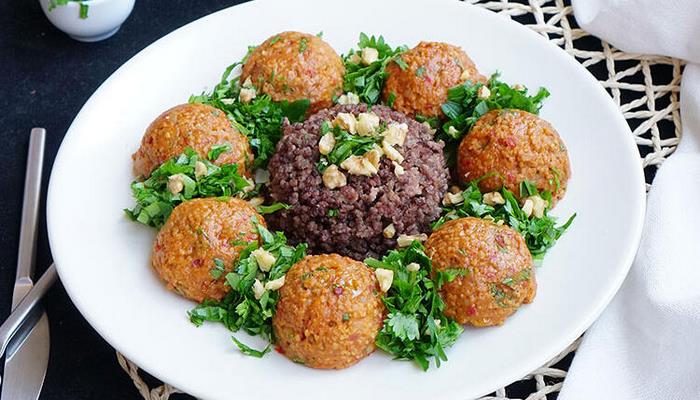 Patates ve bulgurun muhteşem buluşması: Patatesli yağlı bulgur köftesi