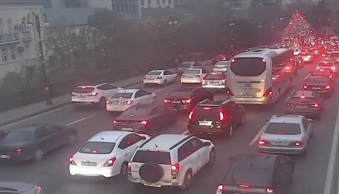 Paytaxtın bir sıra yollarında sıxlıq yaranıb - SİYAHI