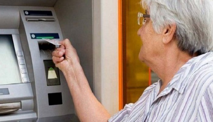 Pensiya yaşını gözləyən qadınların diqqətinə: Daha altı ay əlavə olundu