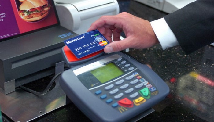 Pensiyaçılara nağdsız alış-verişdə güzəştlər tətbiq olunacaq