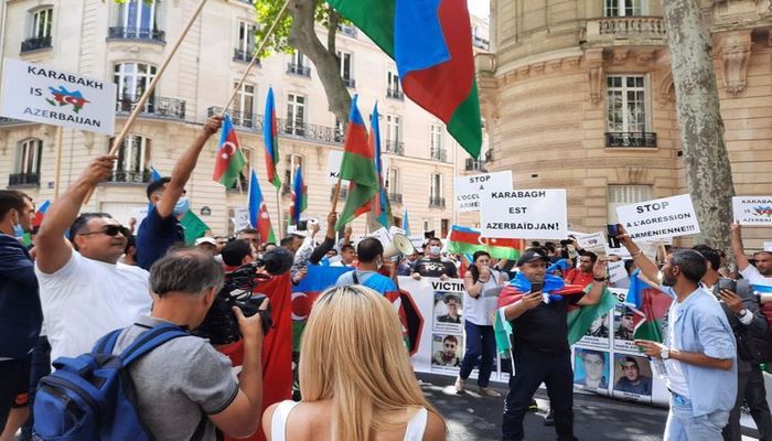 Перед посольством Армении в Париже прошла акция протеста