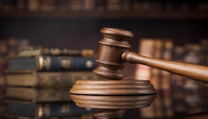 Polislərə daş atarkən ehtiyatsızlıqdan həmkəndlisini öldürməkdə təqsirləndirilən şəxsin məhkəməsi başlayır