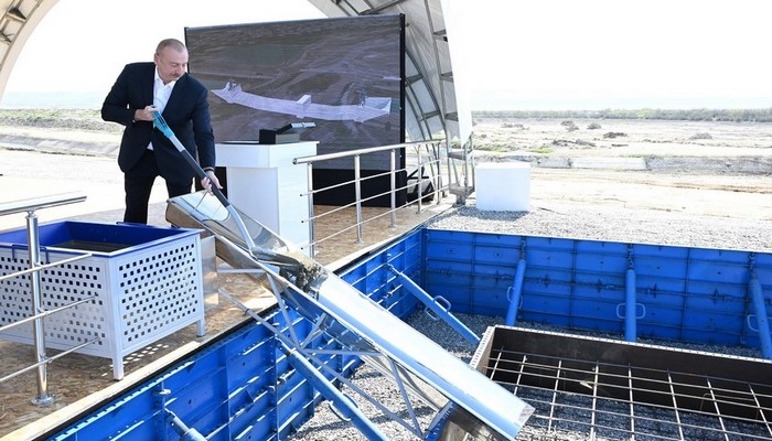 Prezident İlham Əliyev Şirvan suvarma kanalının təməlini qoyub, çıxış edib