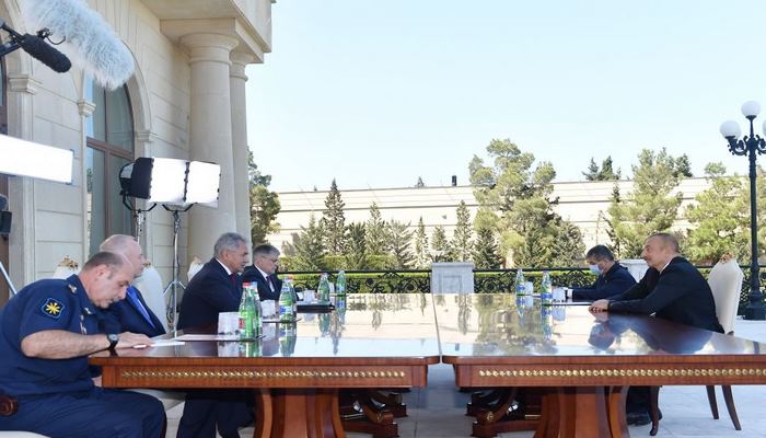 Президент Ильхам Алиев принял делегацию во главе с министром обороны России