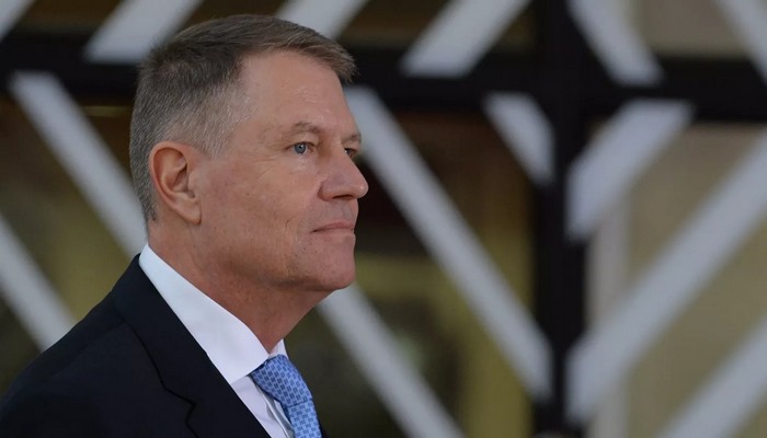 Президент Румынии отозвал послов из 12 стран