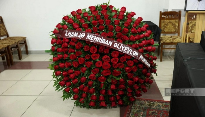 Prezident və birinci xanım Xalq artisti Hacı Murad Yagizarovun vida mərasiminə əklil göndəriblər