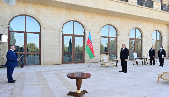 Президент Ильхам Алиев принял верительные грамоты посла Греции