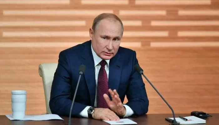 Putin: Rusiya yaşamaq uğrunda mübarizə aparır!