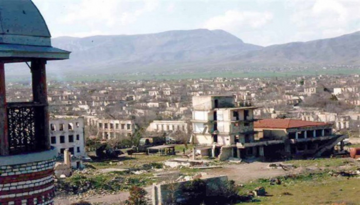 Ermənistan Qarabağa gedən yolları boşaldır