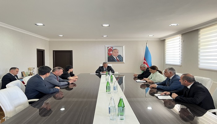 Qaradağ Rayon İcra Hakimiyyətində Şahmat üzrə Avropa çempionu Aqil İsrailov və onun müəllimi Cavid Səmədovla görüş keçirildi