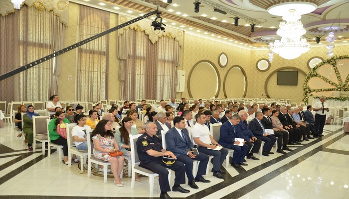 Qaradağ Rayon İcra Hakimiyyətinin başçısı Süleyman Mikayılovun Sahil qəsəbəsində səyyar qəbulu keçirilmişdir