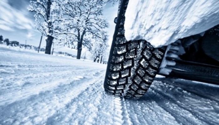 Qarlı hava şəraiti Qərb bölgəsinin yollarında qismən çətinlik yaradıb