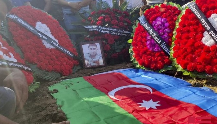 Qənirə Paşayeva şəhid baş leytenantın evini ziyarət etdi