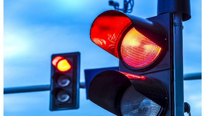 Qırmızı işıqda keçməyə görə hansı ölkədə daha çox cərimə yazılır? – Siyahı