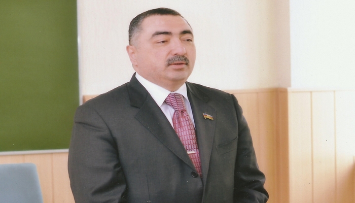 Rüfət Quliyev: "Maliyyə baxımından nümunəvi qurumların adları açıqlanmalıdır"