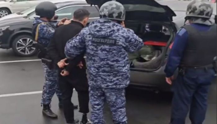 Rusiyada daha bir təxribat: Ticarət mərkəzinin ərazisində silahlı şəxslər saxlanıldı